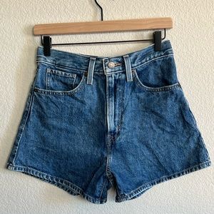Levi’s high waisted mom short 27